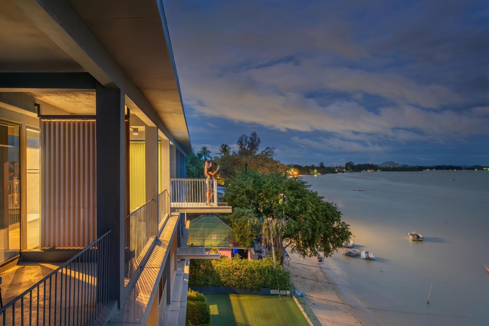Shin Arch39 Phuket Beach Front - Sha Plus Csalong Kültér fotó