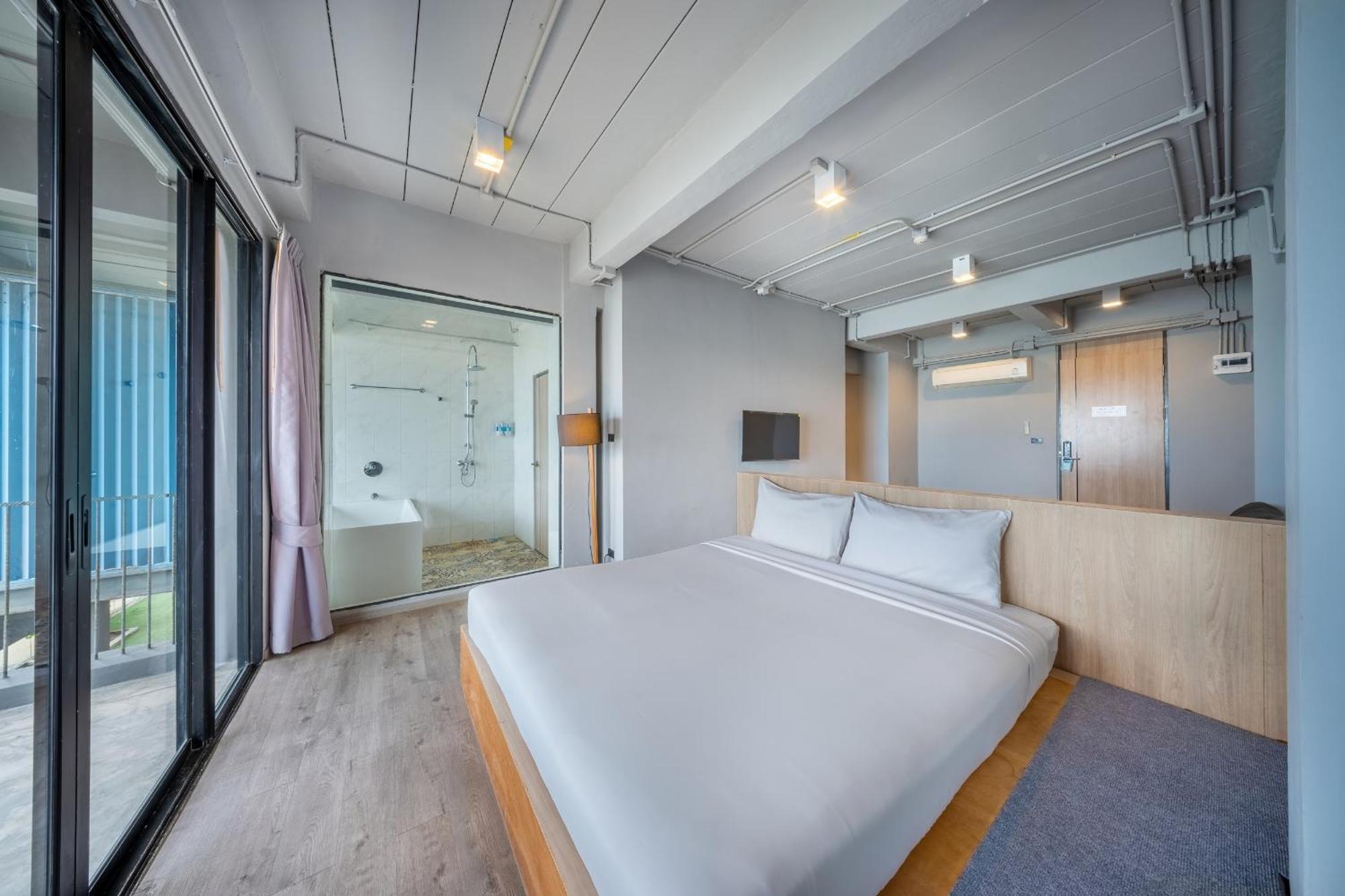 Shin Arch39 Phuket Beach Front - Sha Plus Csalong Kültér fotó
