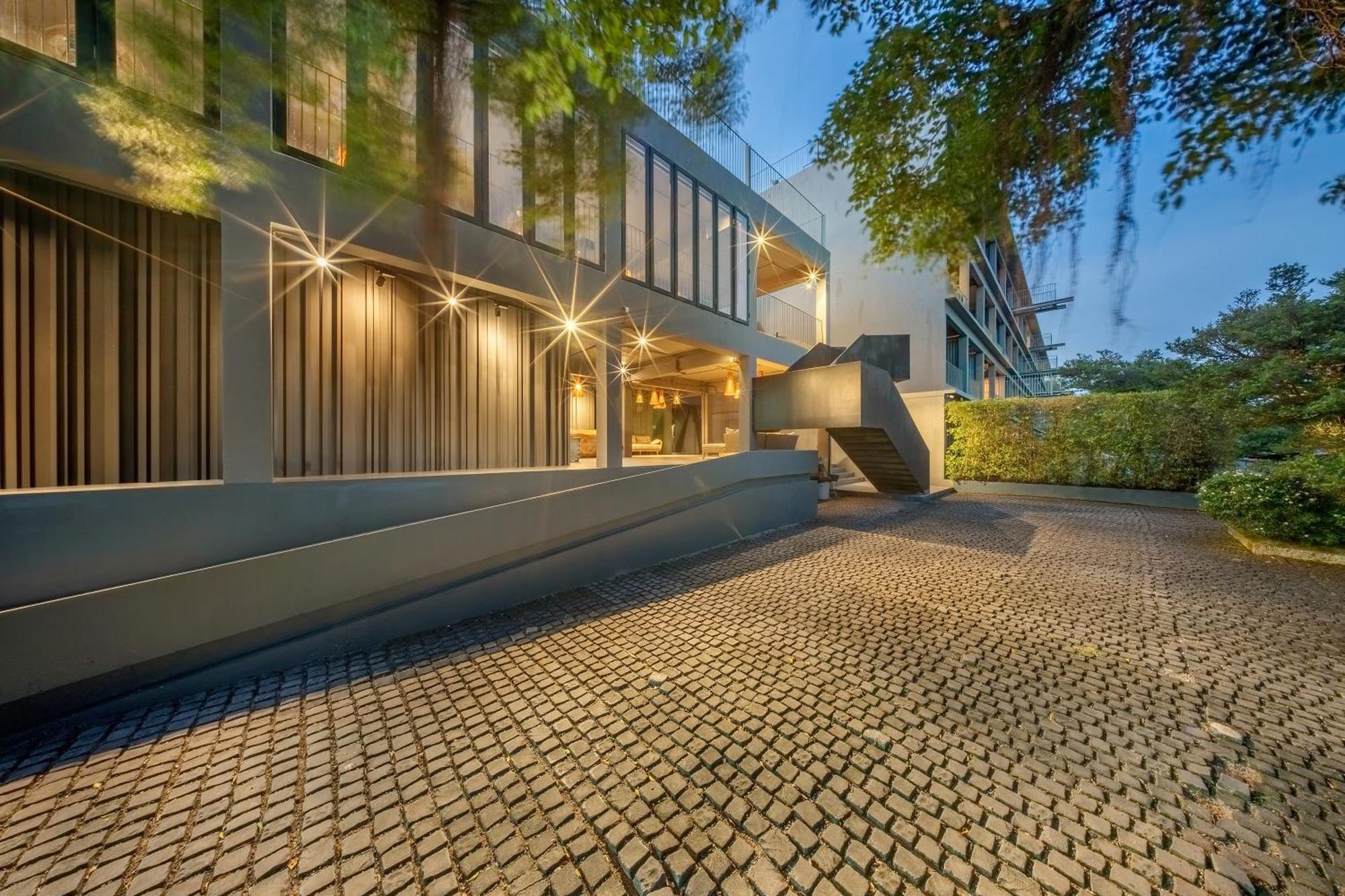 Shin Arch39 Phuket Beach Front - Sha Plus Csalong Kültér fotó